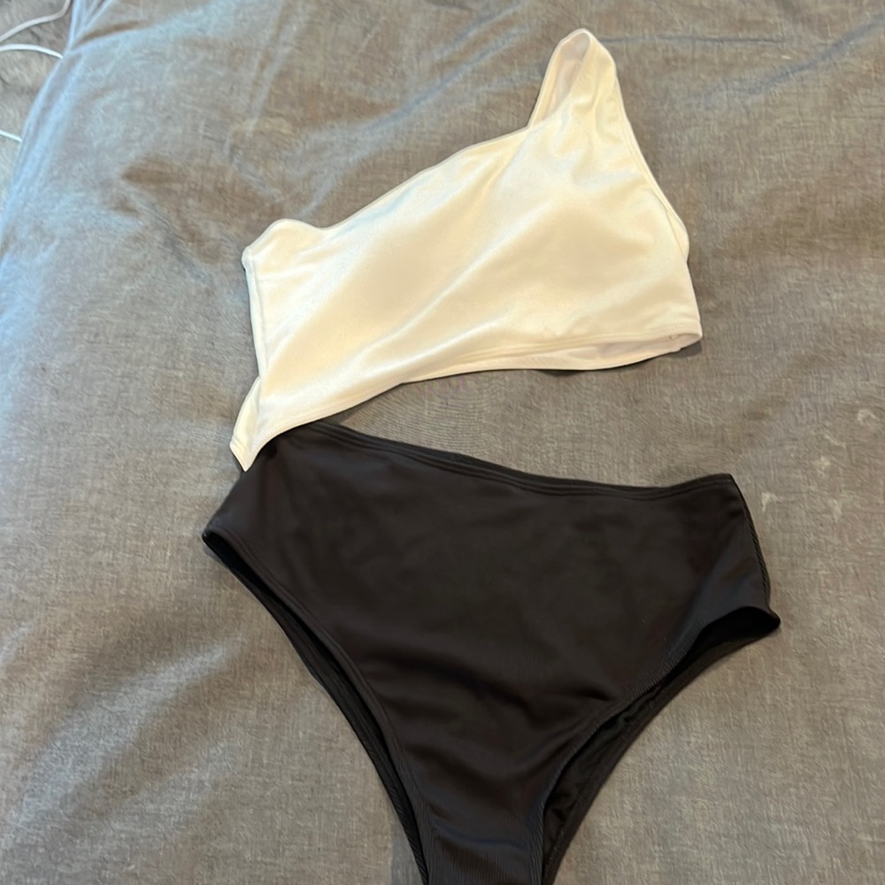 NWOT Markin bathing suit